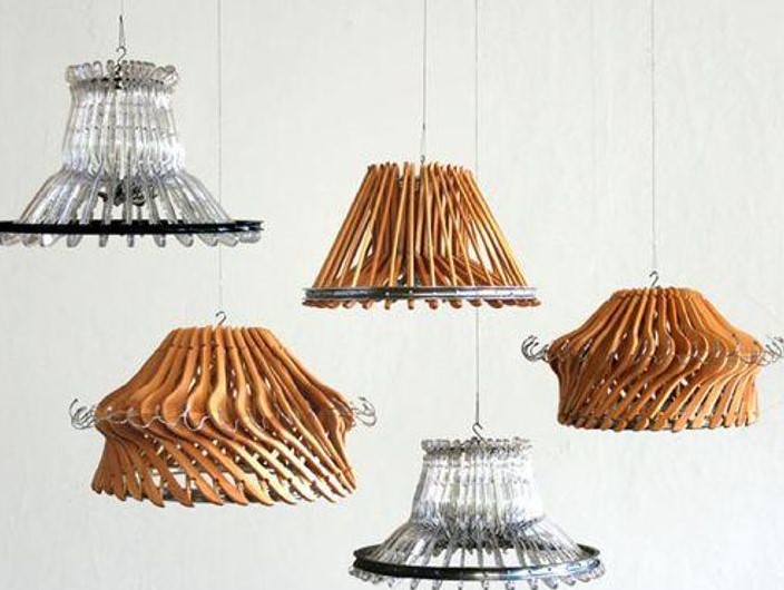 Не викидайте старі вішалки: 5 цікавих ідей використовувати їх повторно